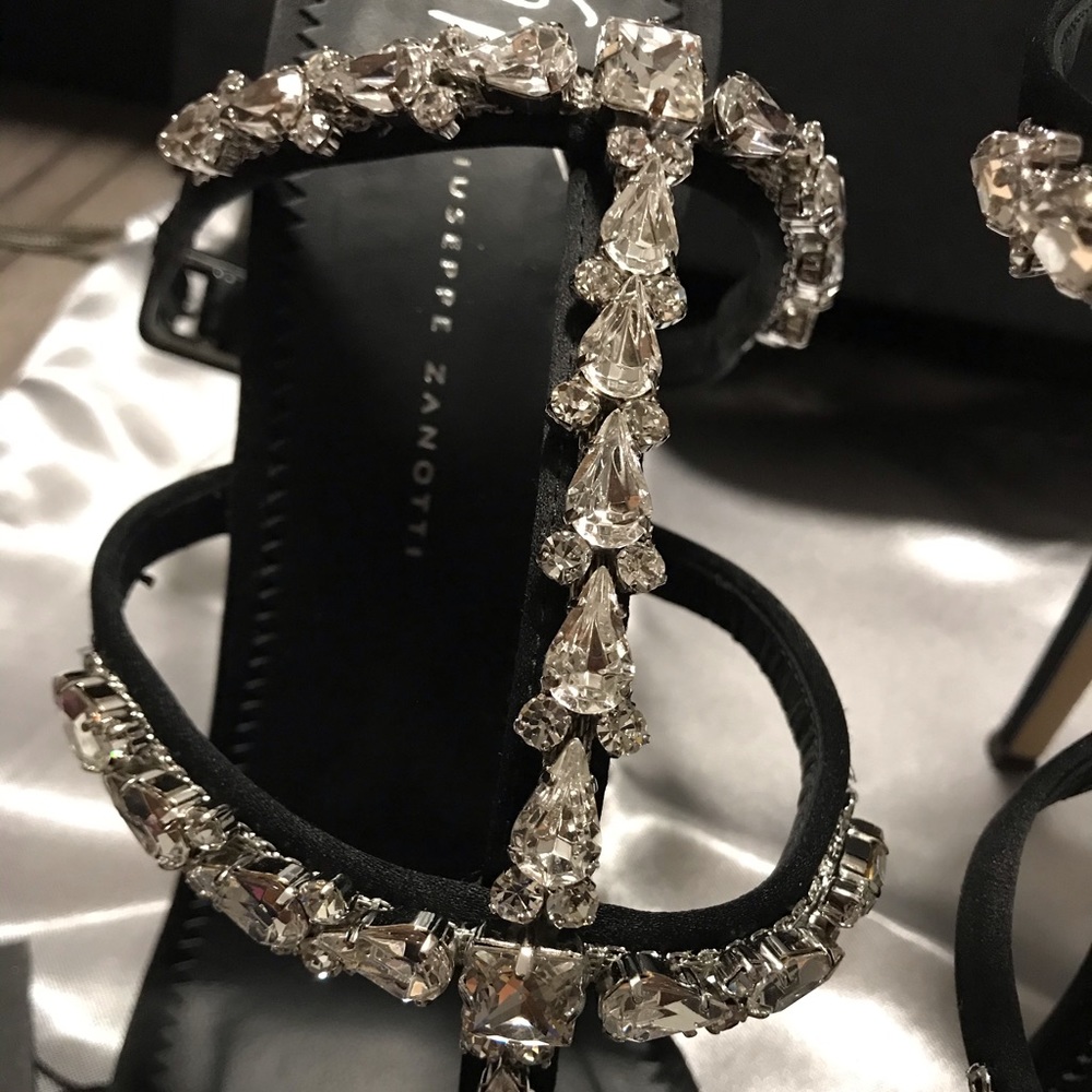 $2250 AUTH GIUSEPPE ZANOTTI CRYSTALS BLACK HEELS 9 - Picture 7 of 13